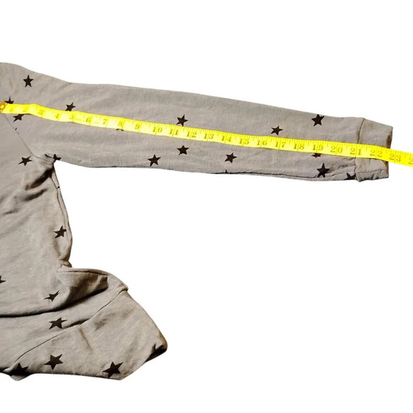 Chelsea and Theodore Gray Crew Neck Sweater, Large - Picture 8 of 8